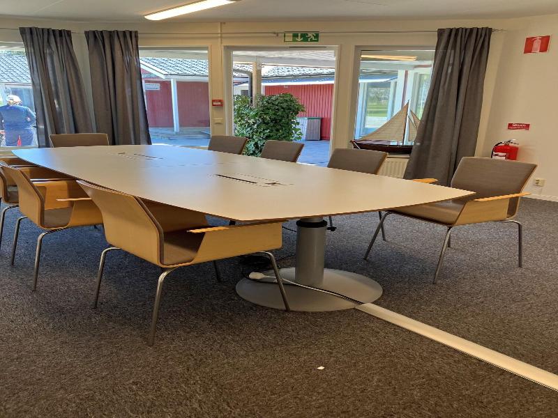 Bedinge Golfklubb Hotell image