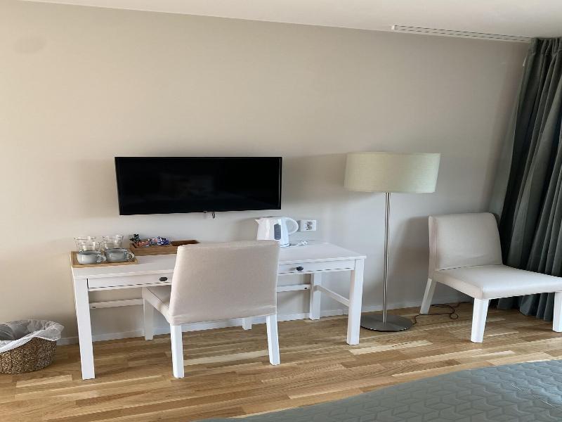Bedinge Golfklubb Hotell image