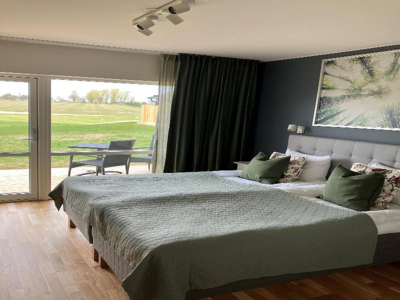 Bedinge Golfklubb Hotell image