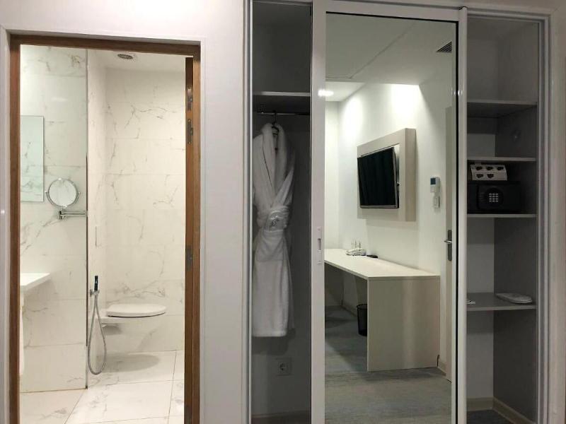 Hotel Vendome Khaled image