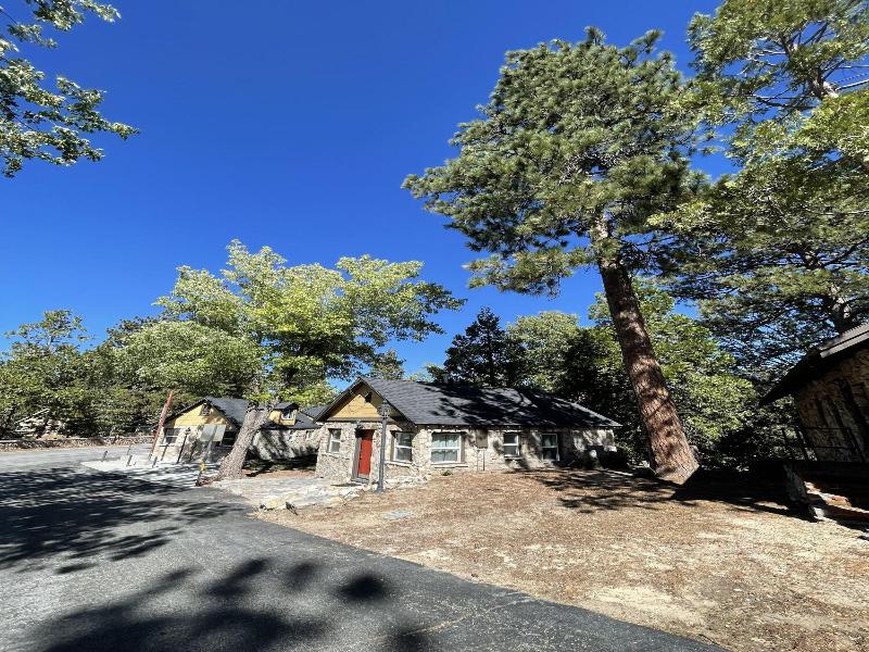 Sherwood Arms Motel image