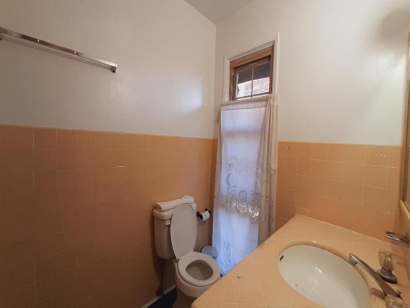 Sherwood Arms Motel image