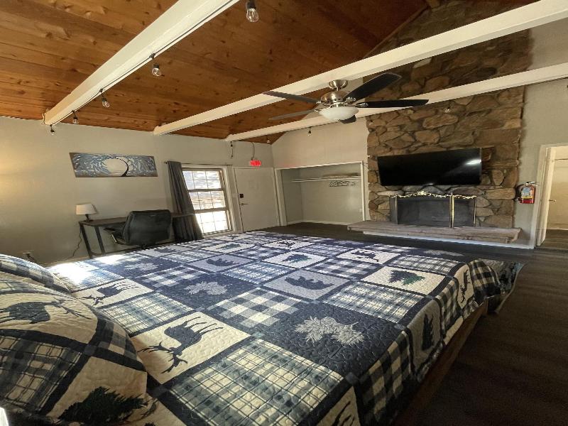Sherwood Arms Motel image