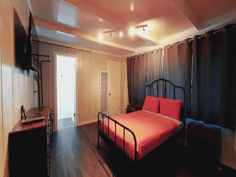 Sherwood Arms Motel image