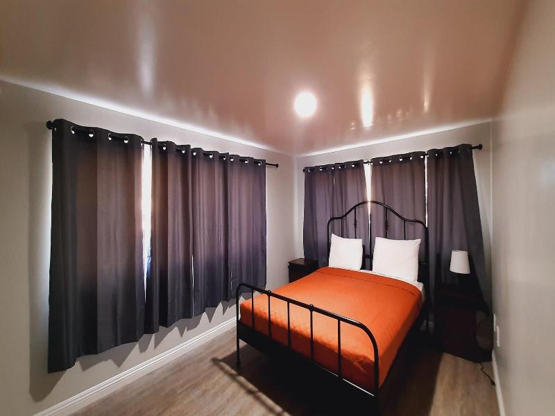 Sherwood Arms Motel image