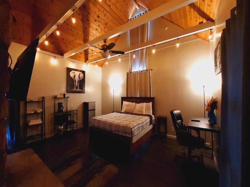 Sherwood Arms Motel image