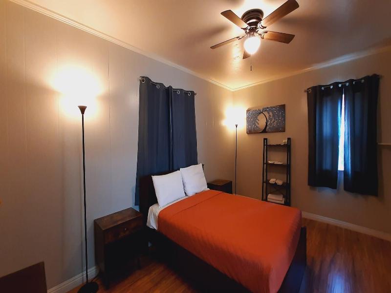 Sherwood Arms Motel image