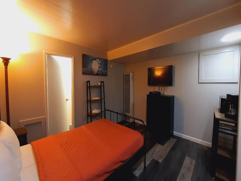 Sherwood Arms Motel image