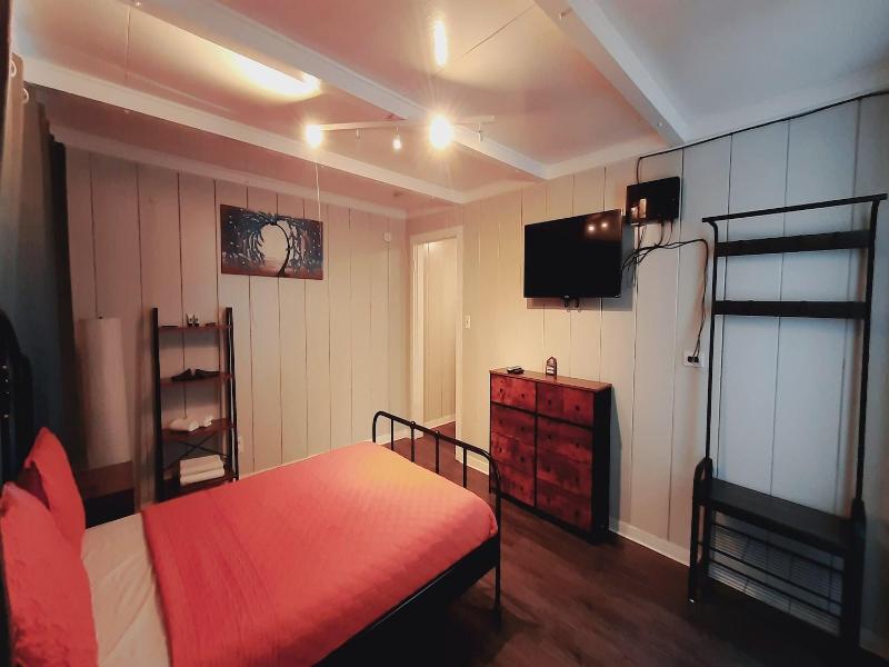 Sherwood Arms Motel image