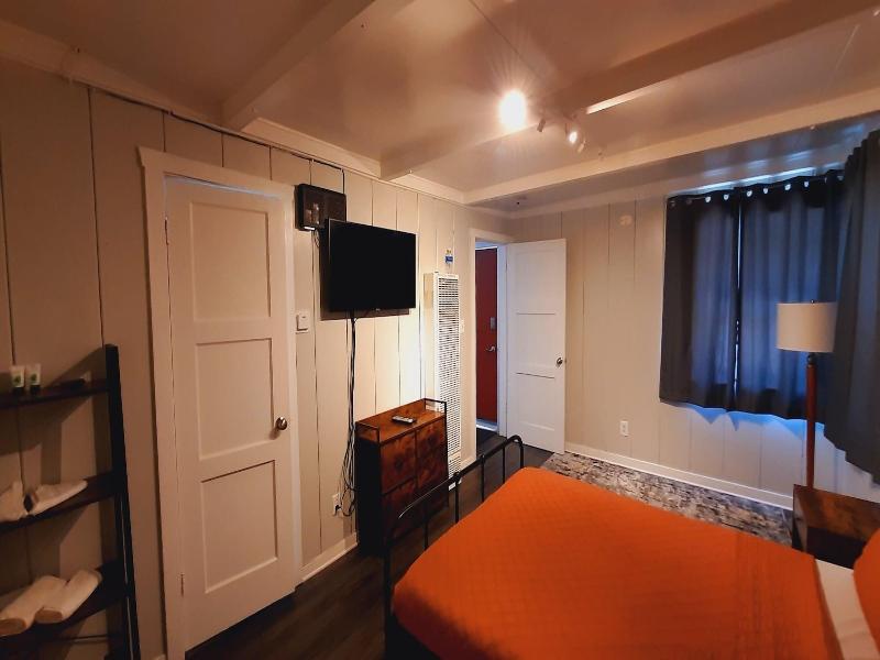 Sherwood Arms Motel image