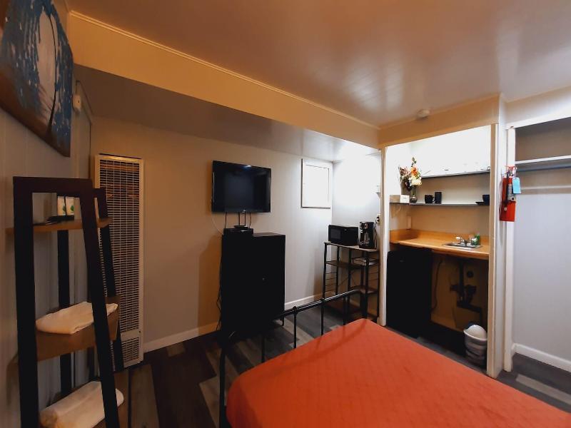 Sherwood Arms Motel image