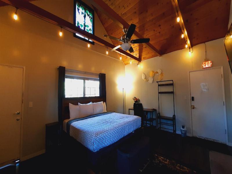 Sherwood Arms Motel image