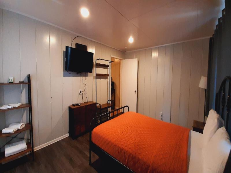 Sherwood Arms Motel image