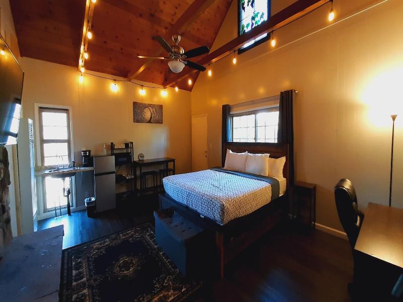 Sherwood Arms Motel image