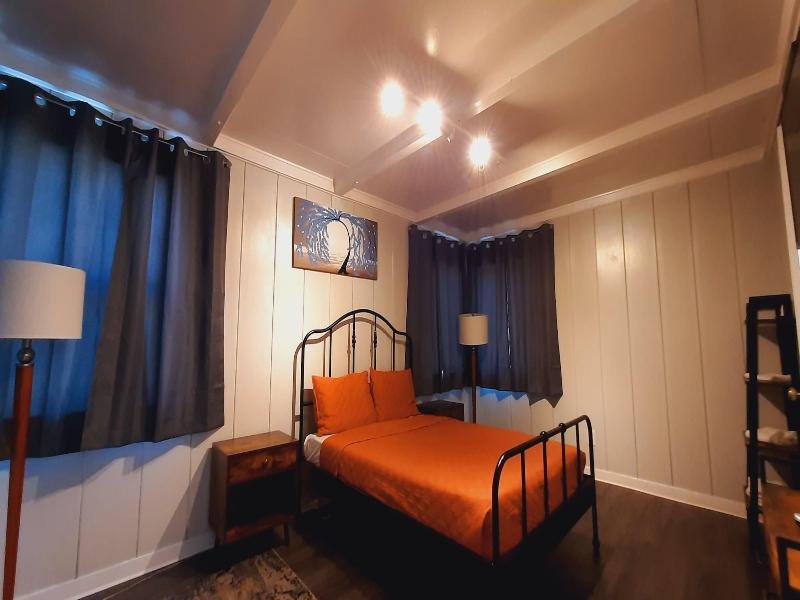 Sherwood Arms Motel image