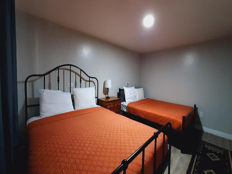 Sherwood Arms Motel image