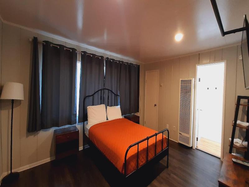 Sherwood Arms Motel image