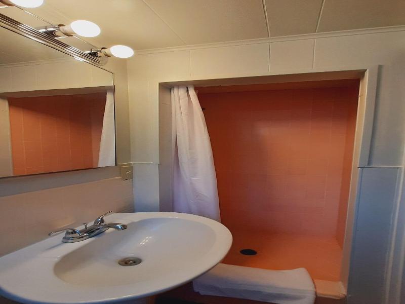 Sherwood Arms Motel image