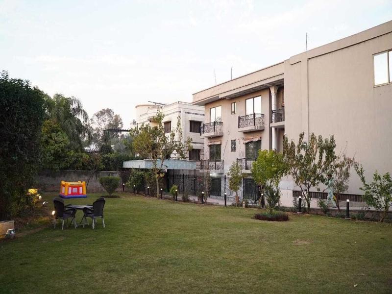 La Maison Hotel Islamabad image