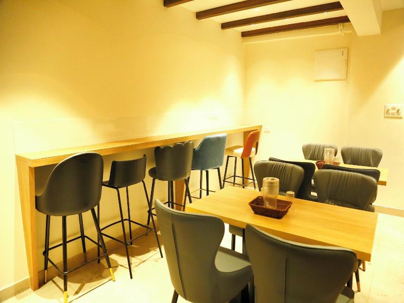 Oak Business Hotel image