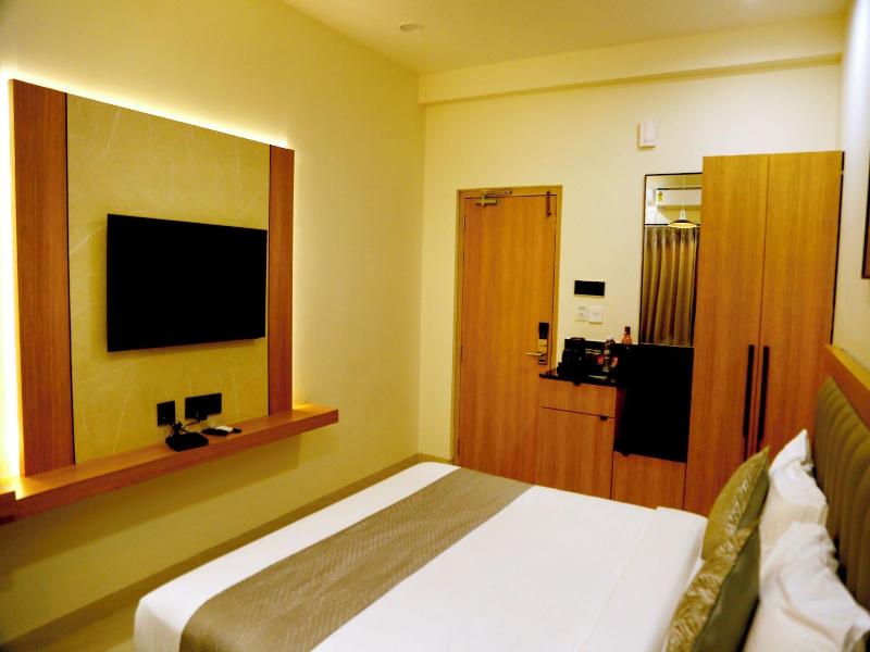 Oak Business Hotel image
