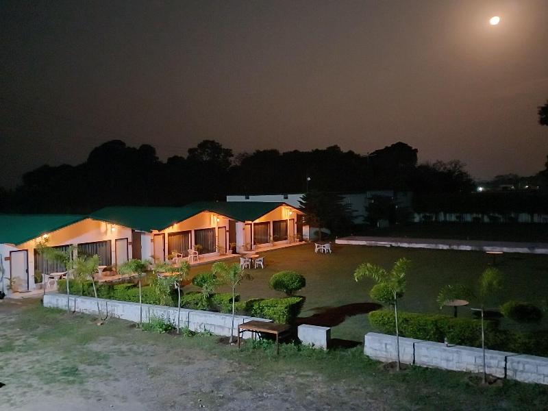 Six Seasons Resort