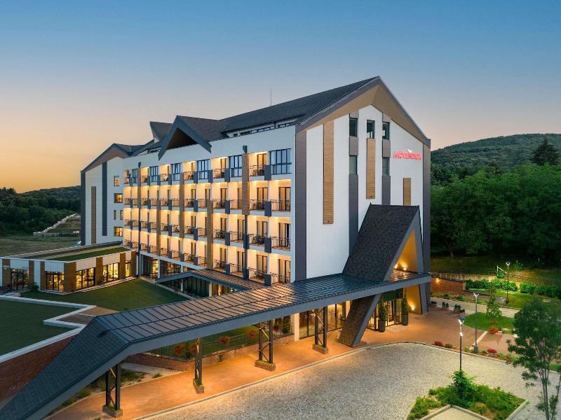 Mã¶venpick Resort And Spa Fruske Terme image
