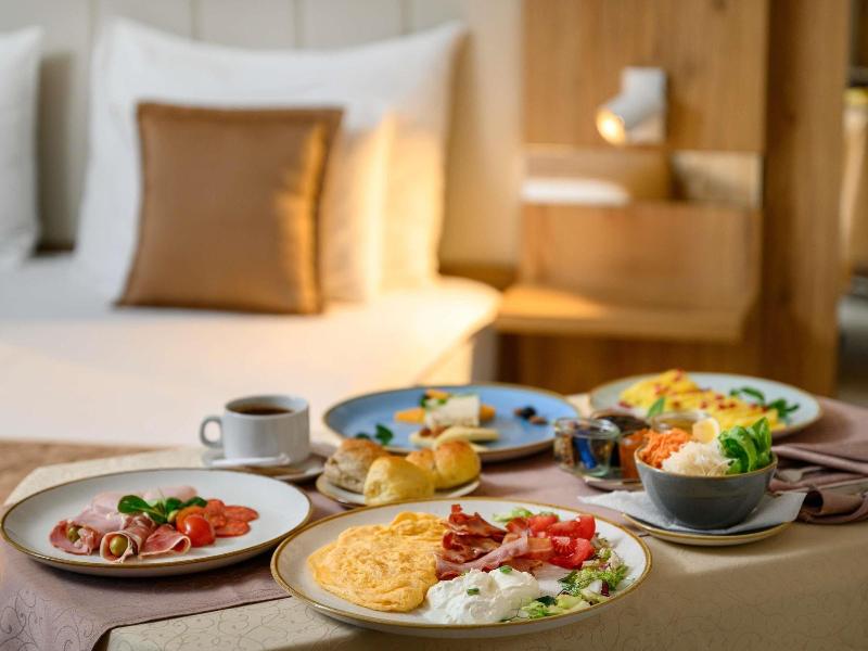 Mã¶venpick Resort And Spa Fruske Terme image
