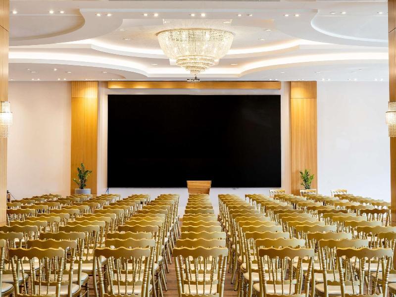 Mã¶venpick Resort And Spa Fruske Terme image