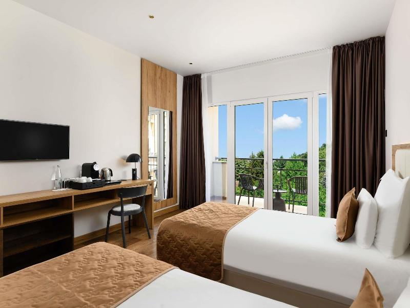 Mã¶venpick Resort And Spa Fruske Terme image