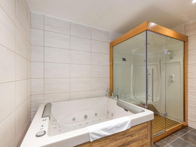Mã¶venpick Resort And Spa Fruske Terme image
