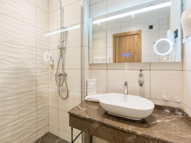 Mã¶venpick Resort And Spa Fruske Terme image