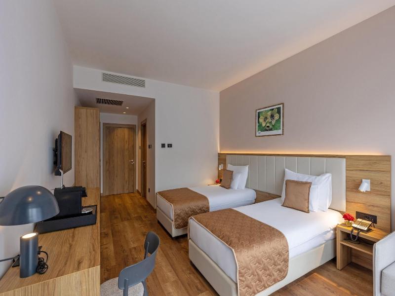 Mã¶venpick Resort And Spa Fruske Terme image