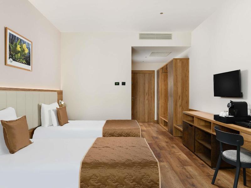 Mã¶venpick Resort And Spa Fruske Terme image