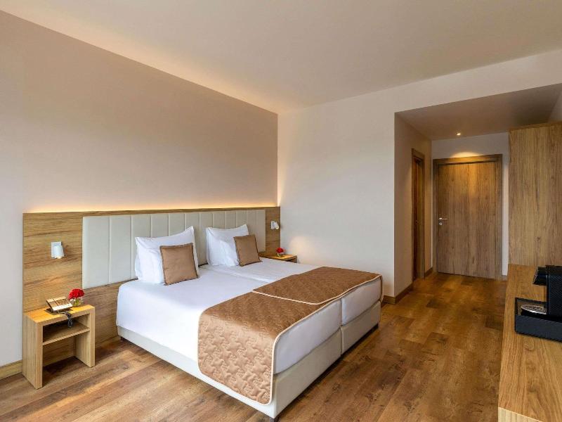 Mã¶venpick Resort And Spa Fruske Terme image