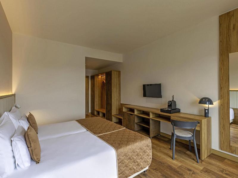 Mã¶venpick Resort And Spa Fruske Terme image