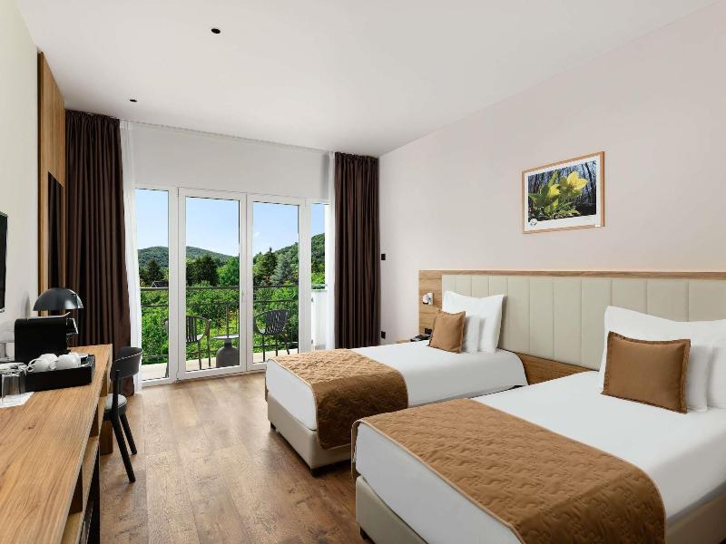 Mã¶venpick Resort And Spa Fruske Terme image
