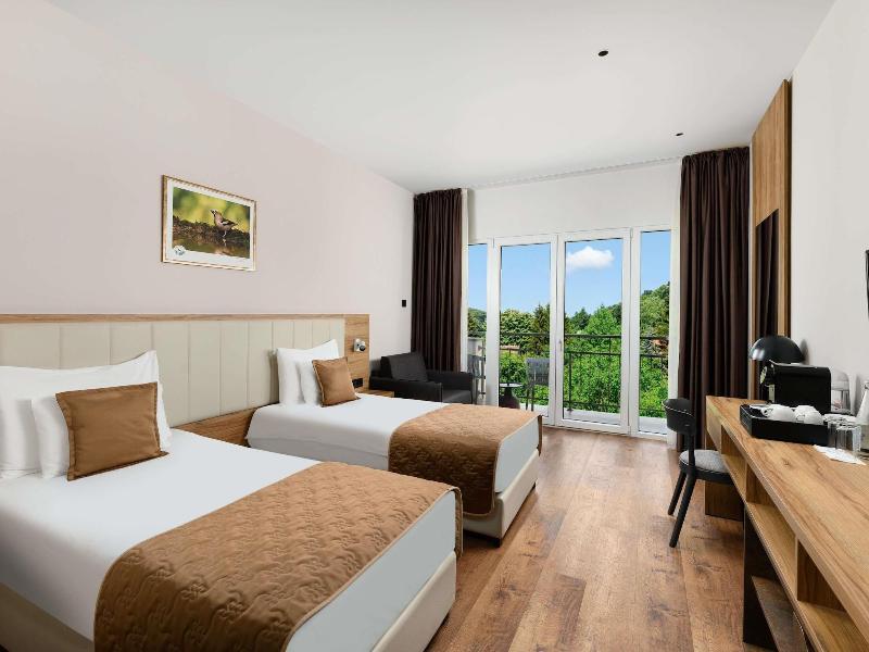 Mã¶venpick Resort And Spa Fruske Terme image