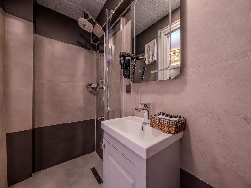 Classio Suite Hotel image
