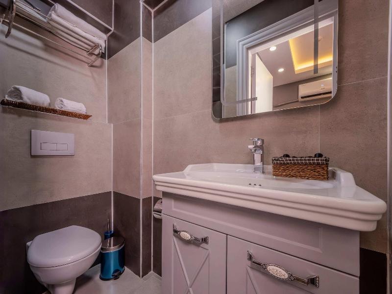 Classio Suite Hotel image