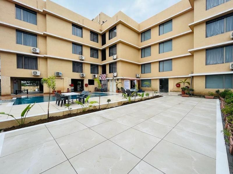 Hotel Prince Garden Daman — general view