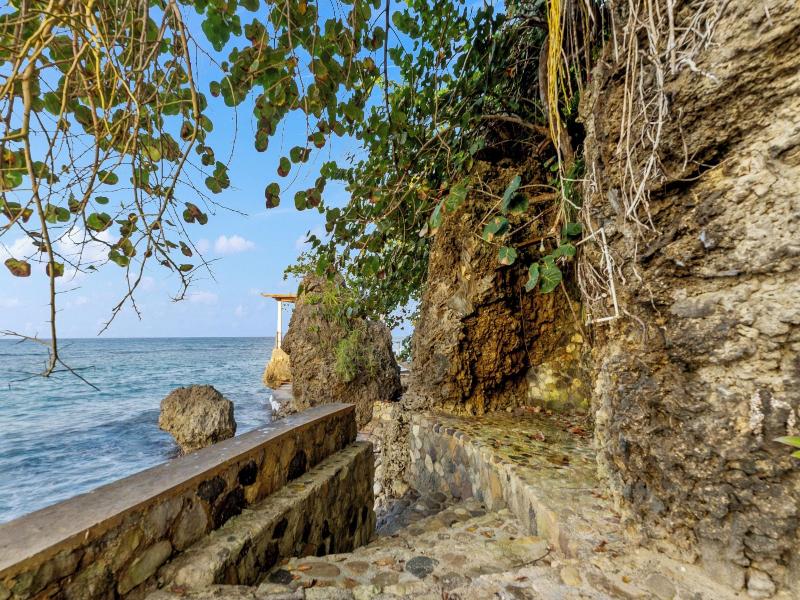 Morgans Cliff image