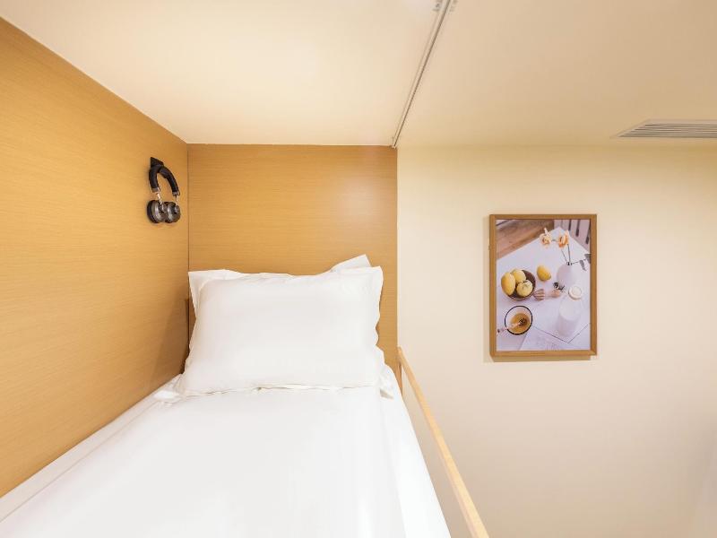 Lemon Hotel image