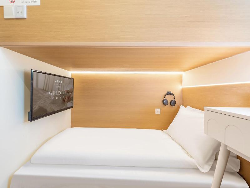 Lemon Hotel image