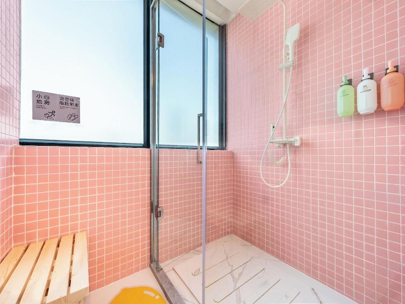 Lemon Hotel image