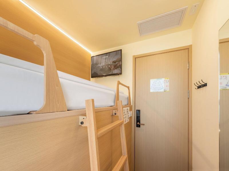 Lemon Hotel image