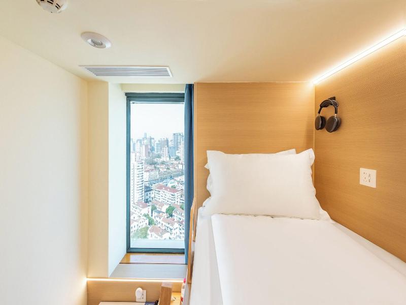 Lemon Hotel image