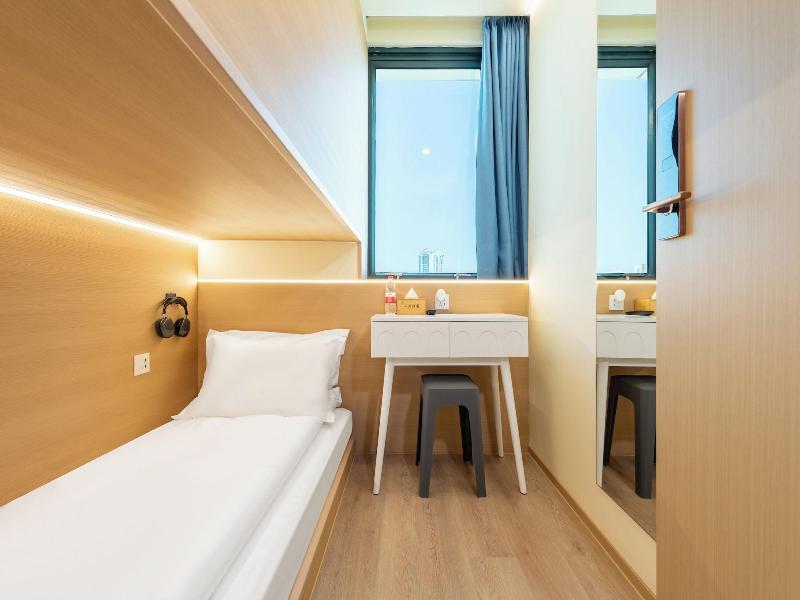 Lemon Hotel image