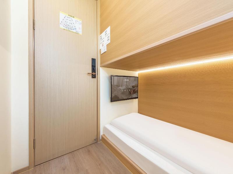 Lemon Hotel image