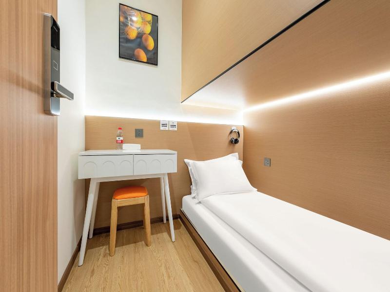 Lemon Hotel image